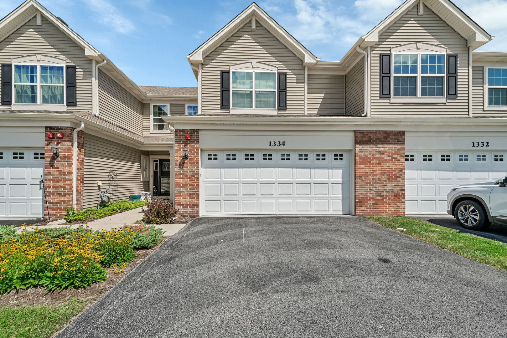 1334 Hawk Hollow Drive, Yorkville, IL 60560