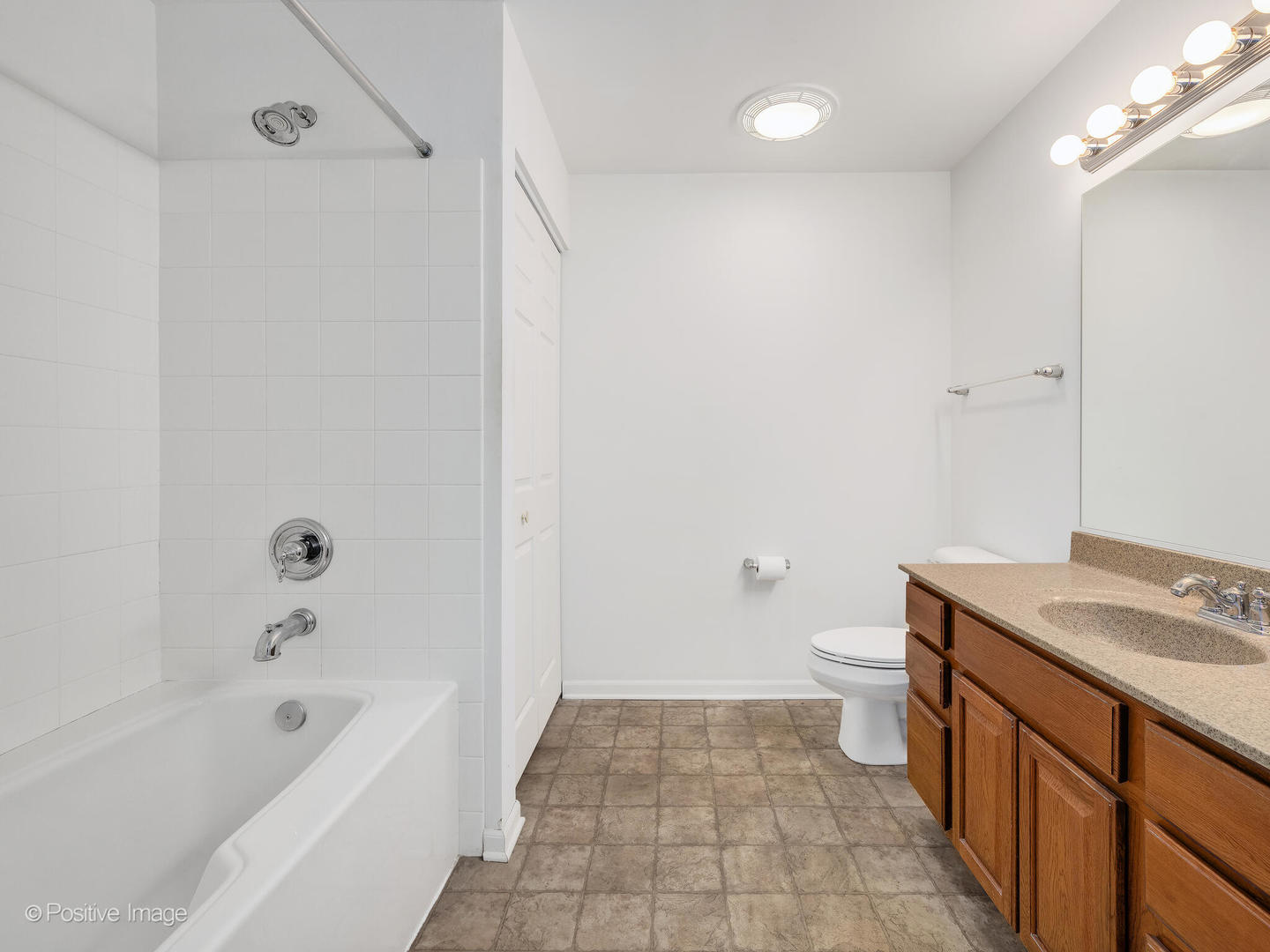 855 E 22nd Street #202, Lombard, IL 60148