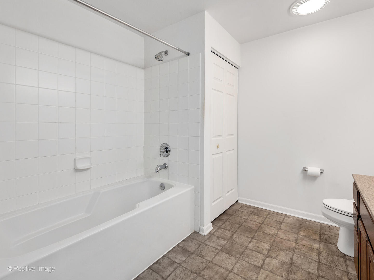 855 E 22nd Street #202, Lombard, IL 60148