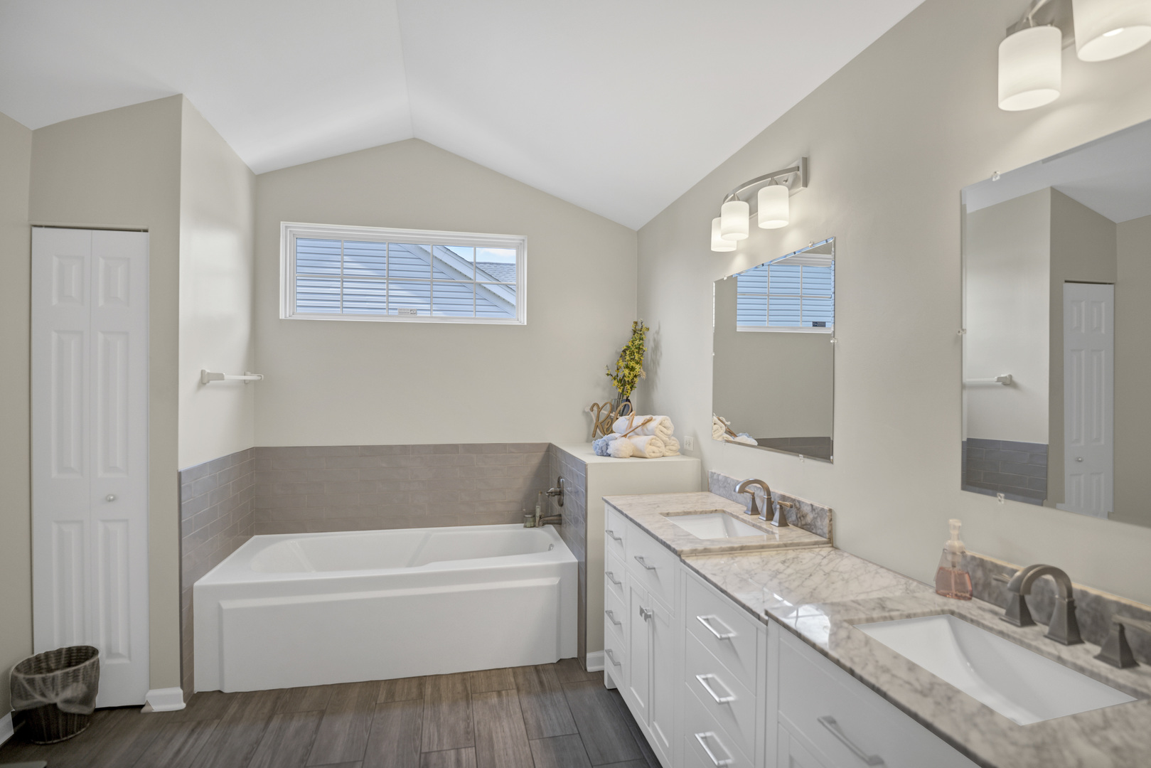 2652 Bainbridge Boulevard, West Chicago, IL 60185