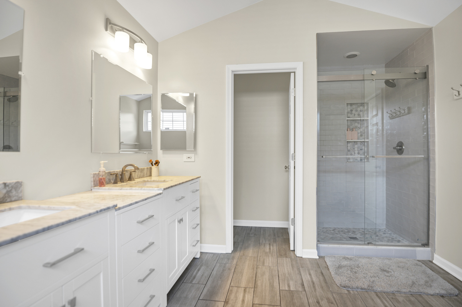 2652 Bainbridge Boulevard, West Chicago, IL 60185