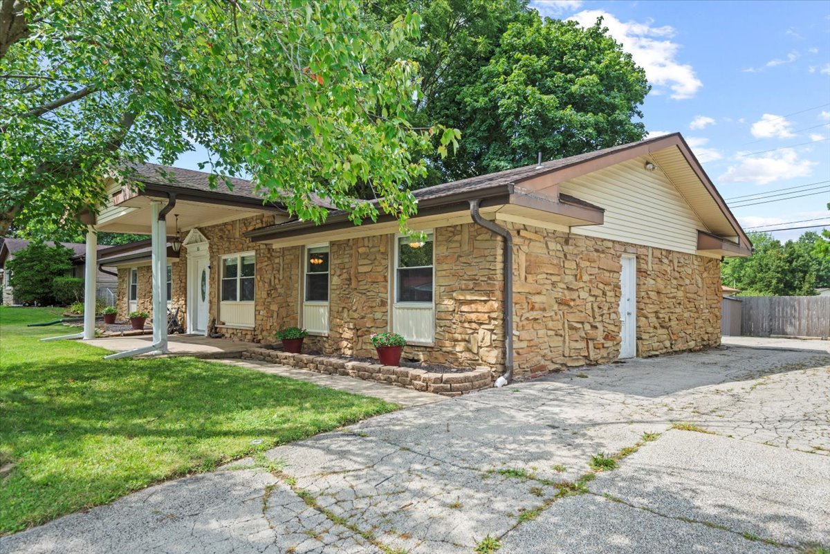 15 Mesa Road, Springfield, IL 62702