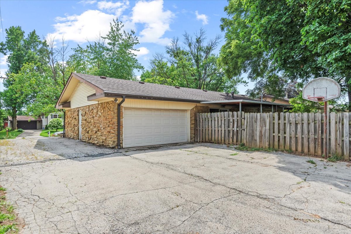 15 Mesa Road, Springfield, IL 62702
