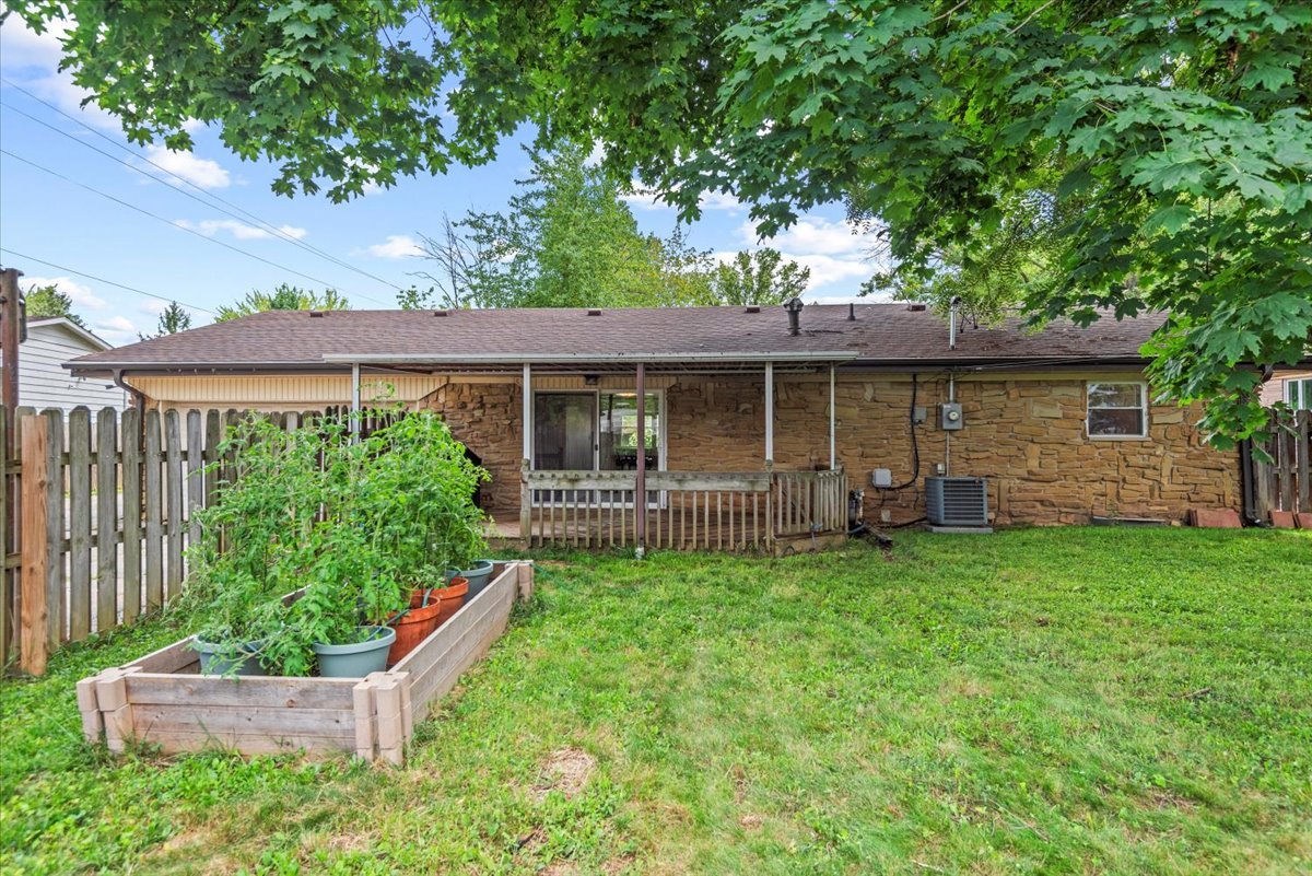 15 Mesa Road, Springfield, IL 62702