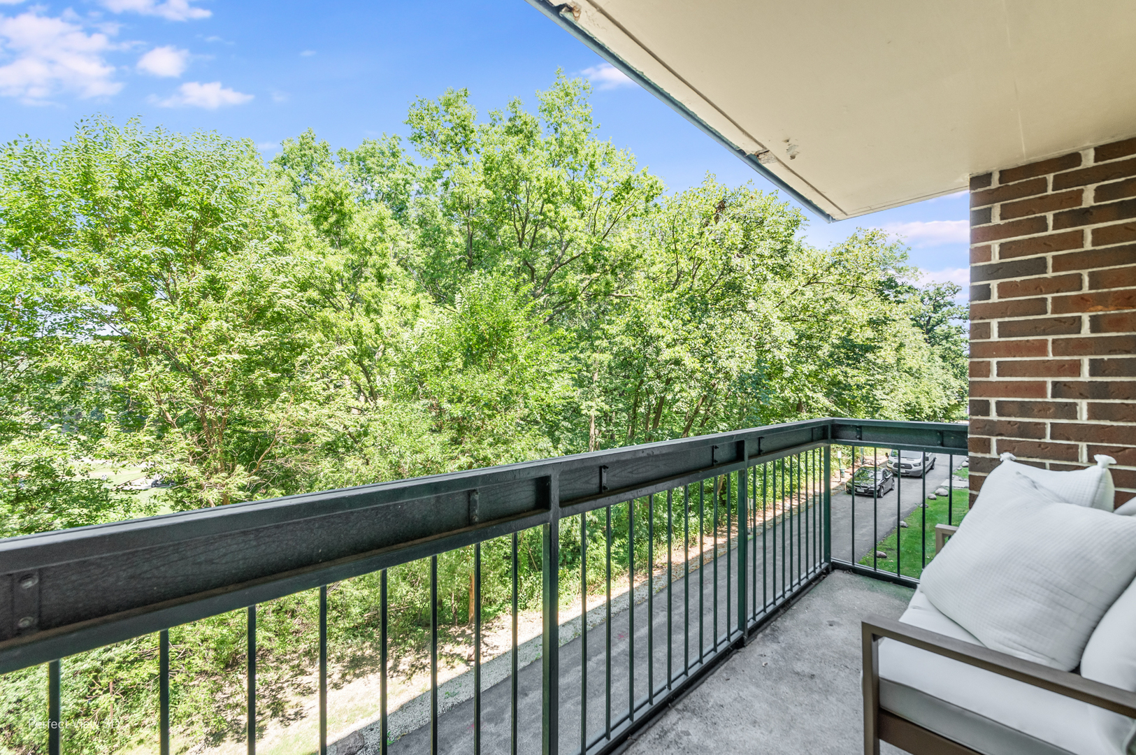 1800 Huntington Boulevard #203, Hoffman Estates, IL 60169