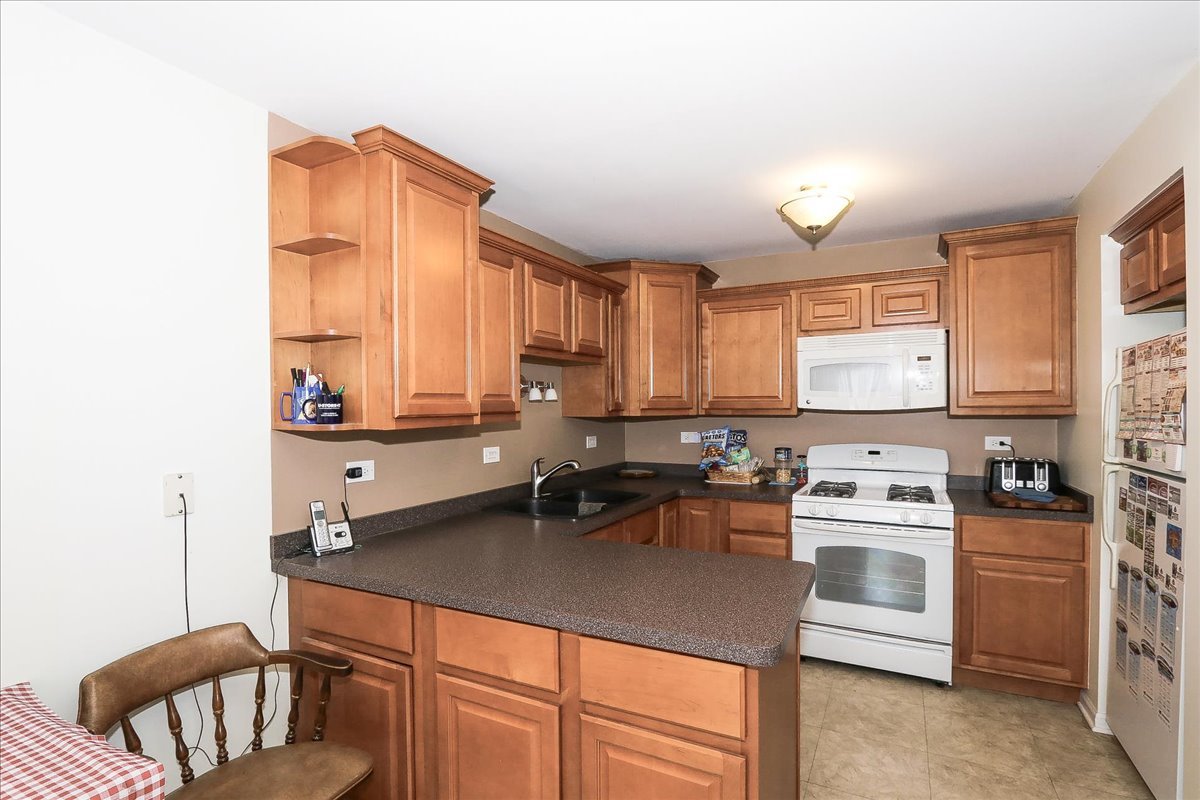 721 Dulles Road #B, Des Plaines, IL 60016