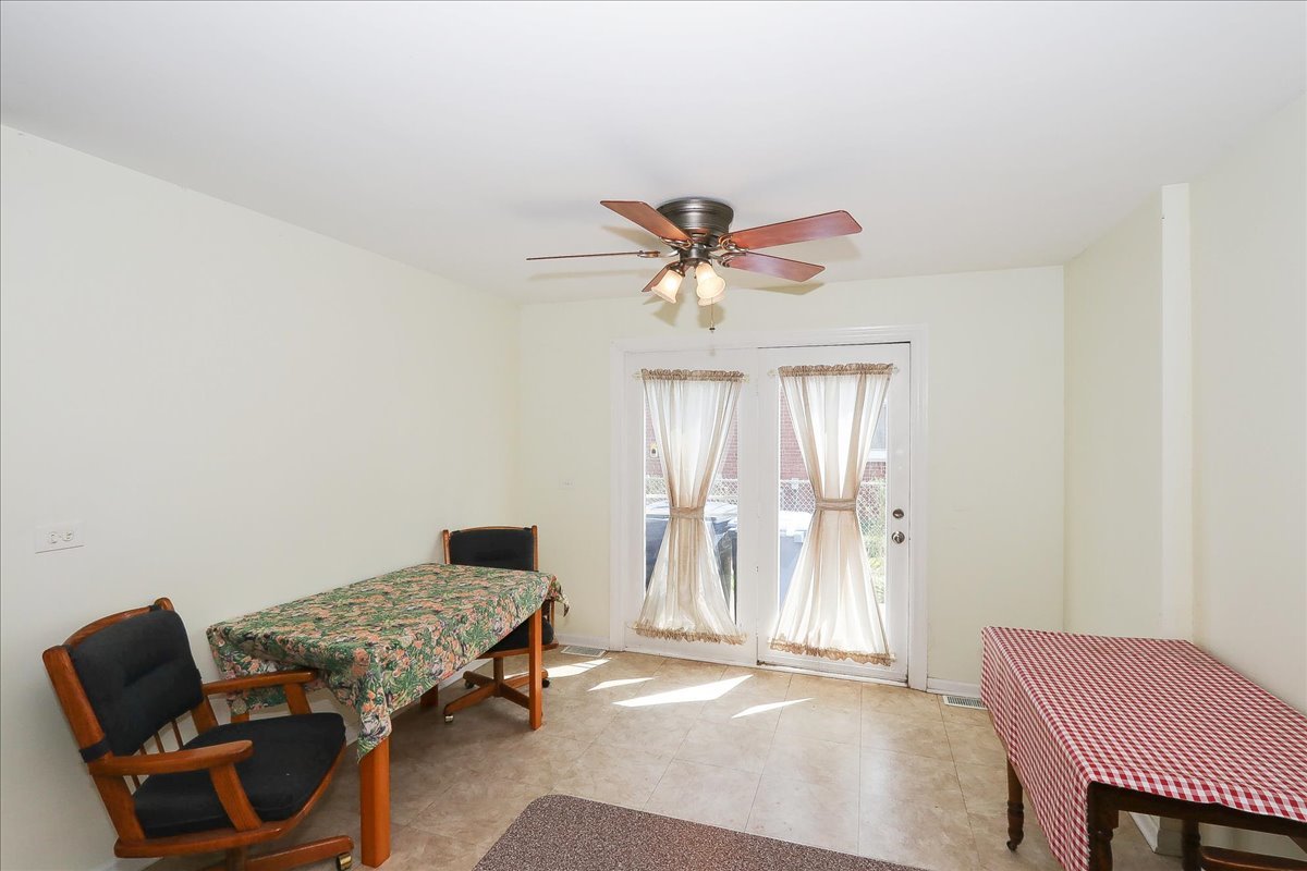 721 Dulles Road #B, Des Plaines, IL 60016