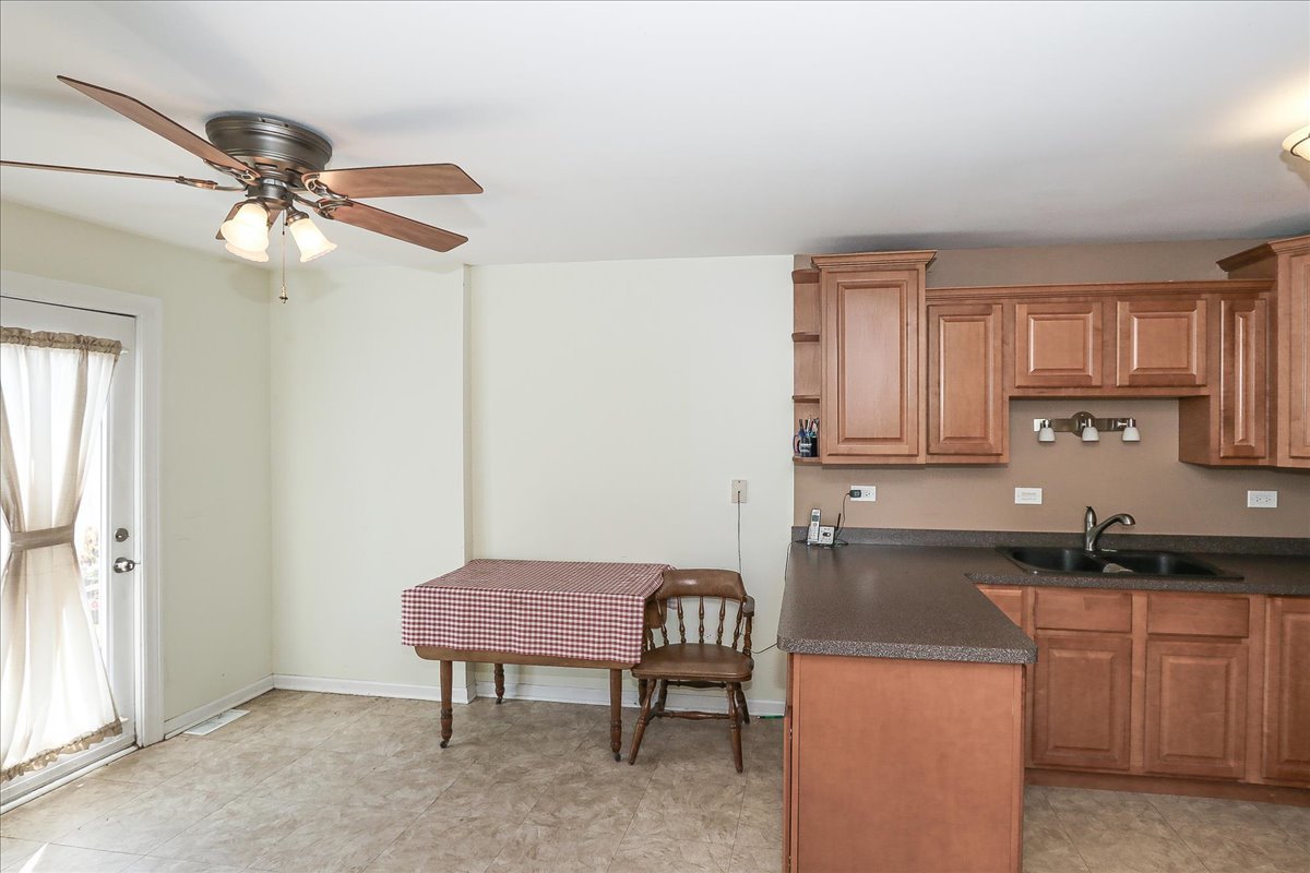 721 Dulles Road #B, Des Plaines, IL 60016