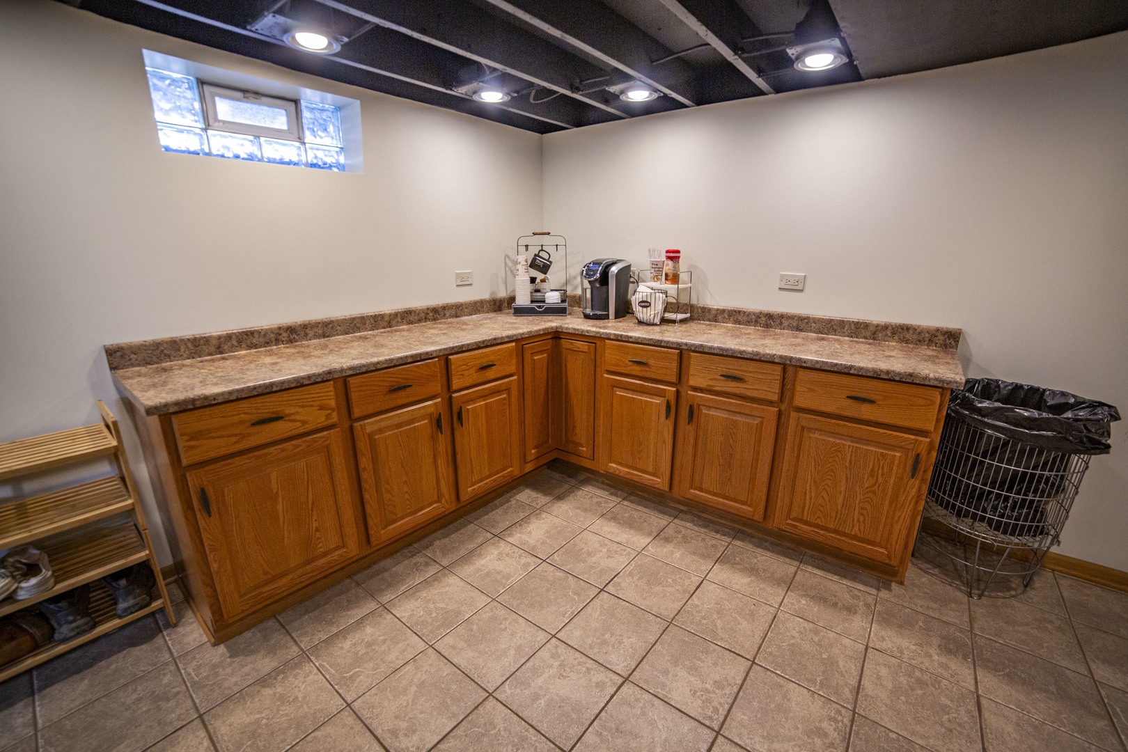 8925 S Main Street, Hometown, IL 60456