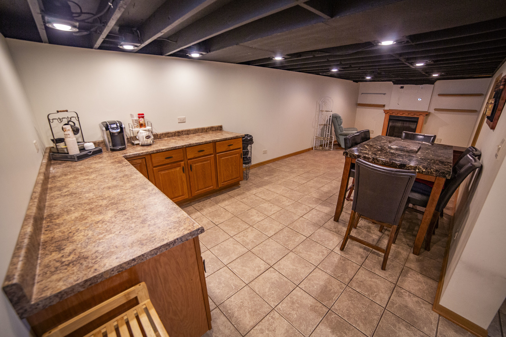 8925 S Main Street, Hometown, IL 60456