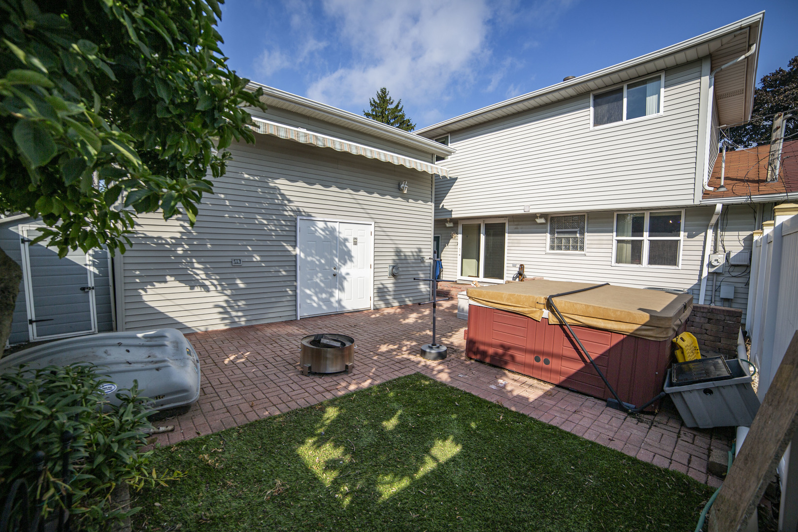 8925 S Main Street, Hometown, IL 60456