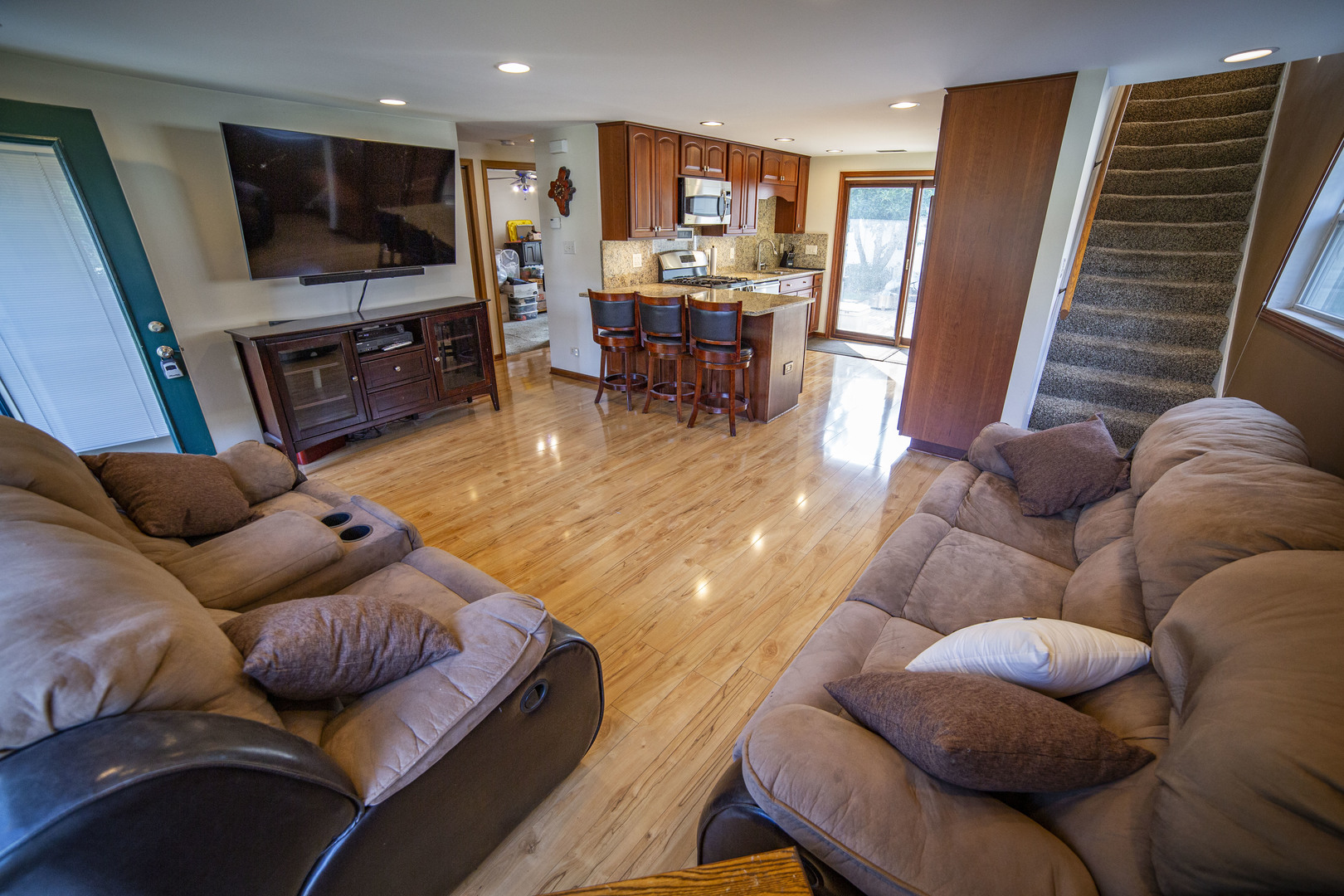 8925 S Main Street, Hometown, IL 60456