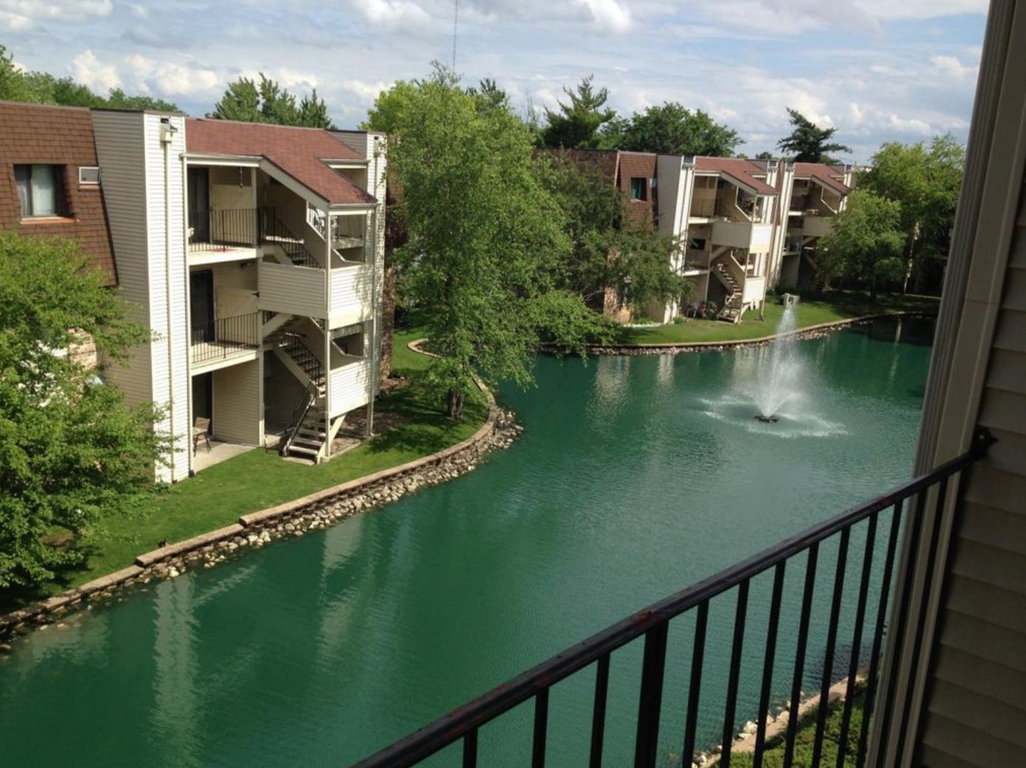 193 N Waters Edge Drive #302, Glendale Heights, IL 60139
