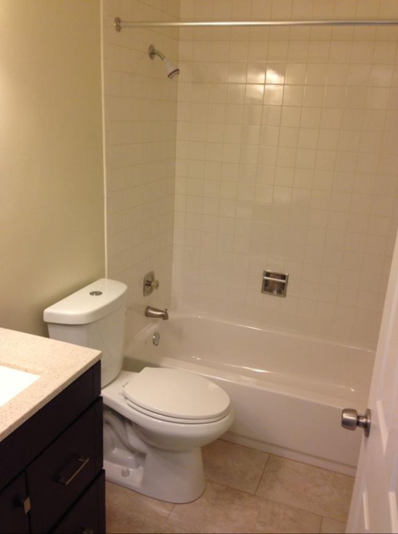193 N Waters Edge Drive #302, Glendale Heights, IL 60139