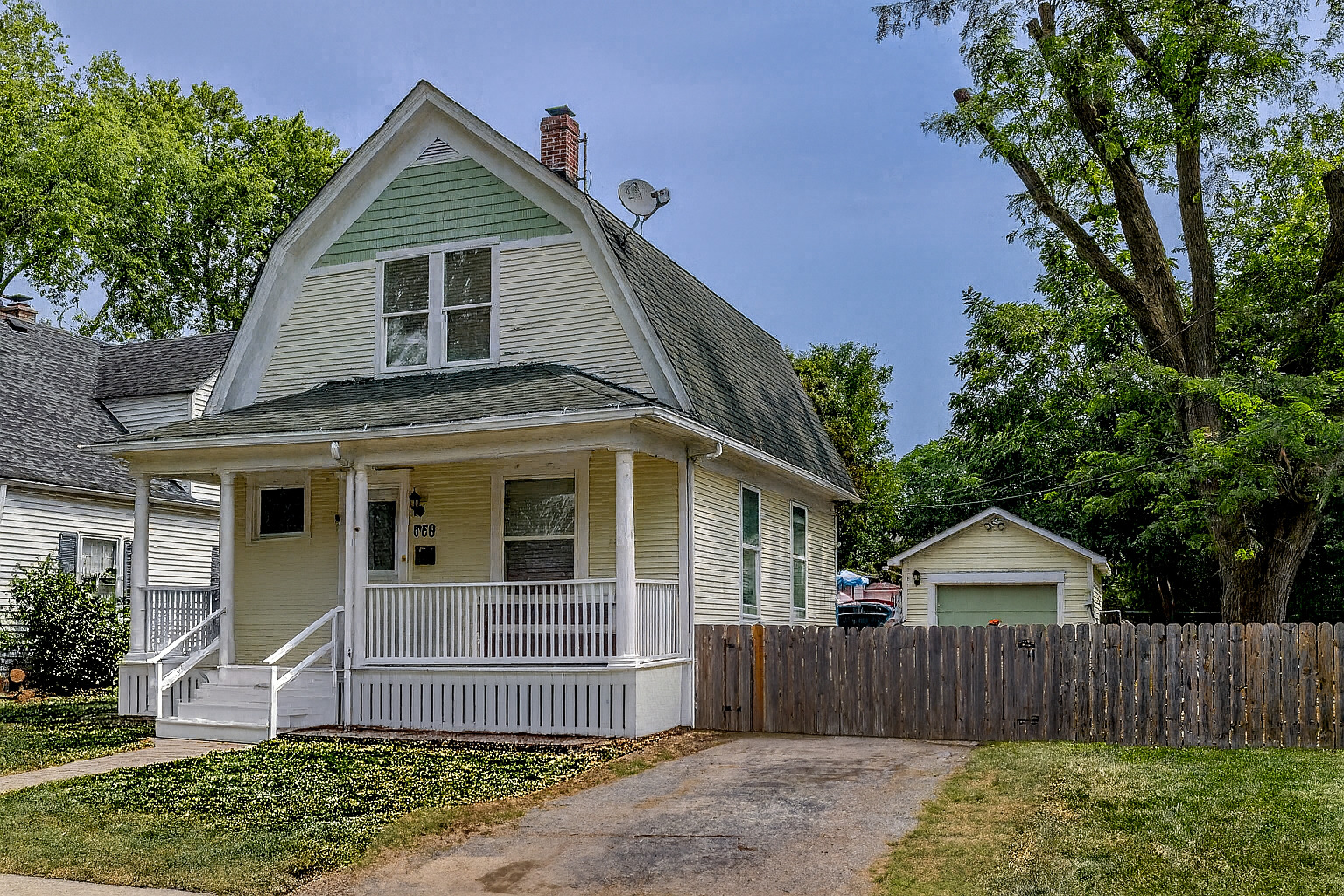 939 Saint John Street, Elgin, IL 60120