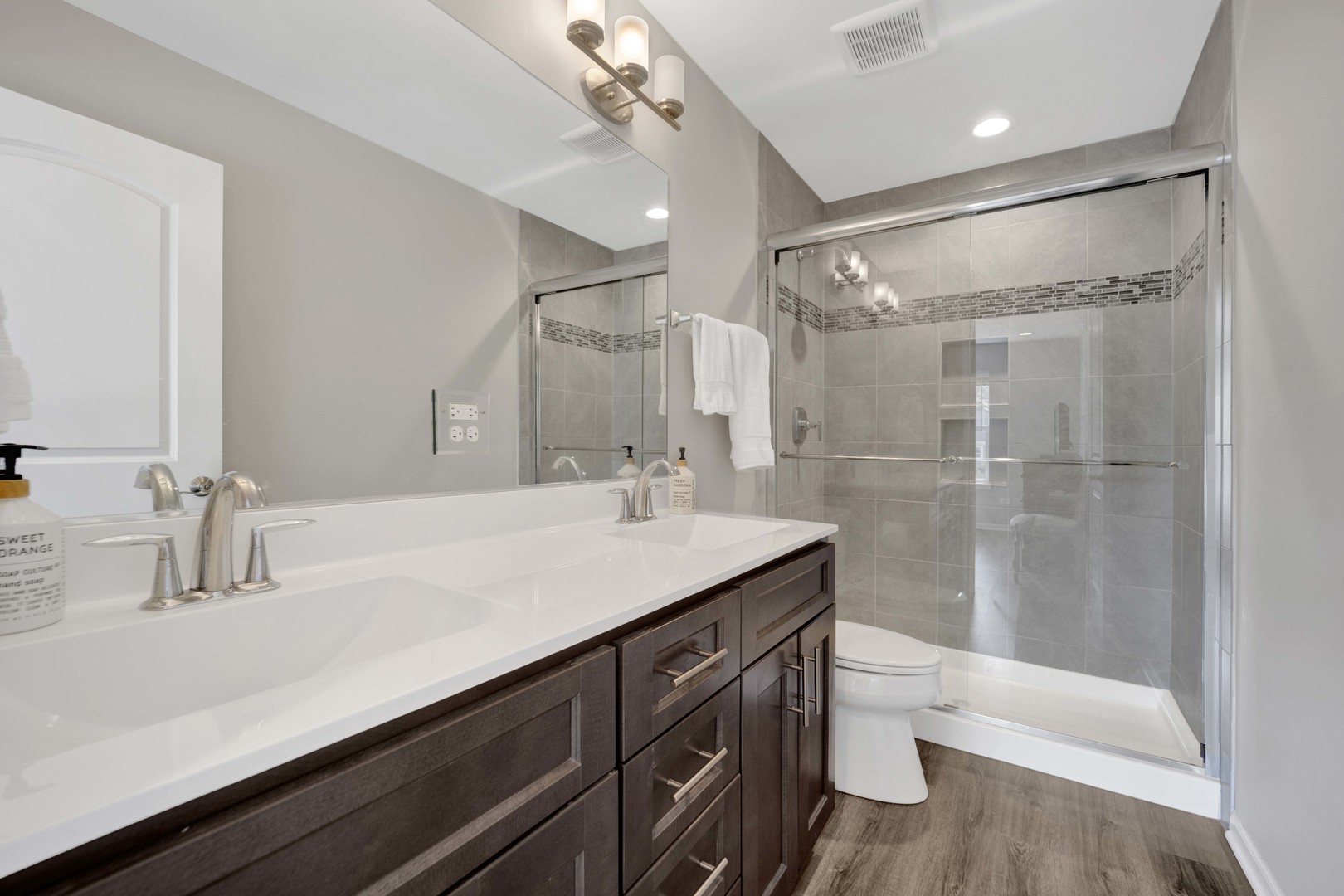 250 E Kenilworth Avenue, Villa Park, IL 60181