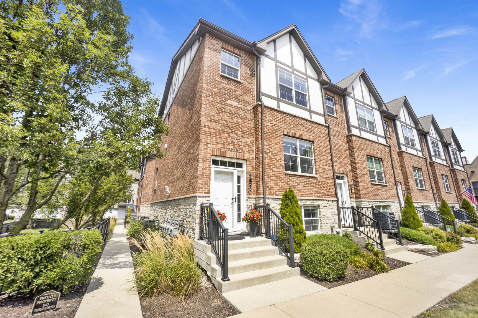 250 E Kenilworth Avenue, Villa Park, IL 60181