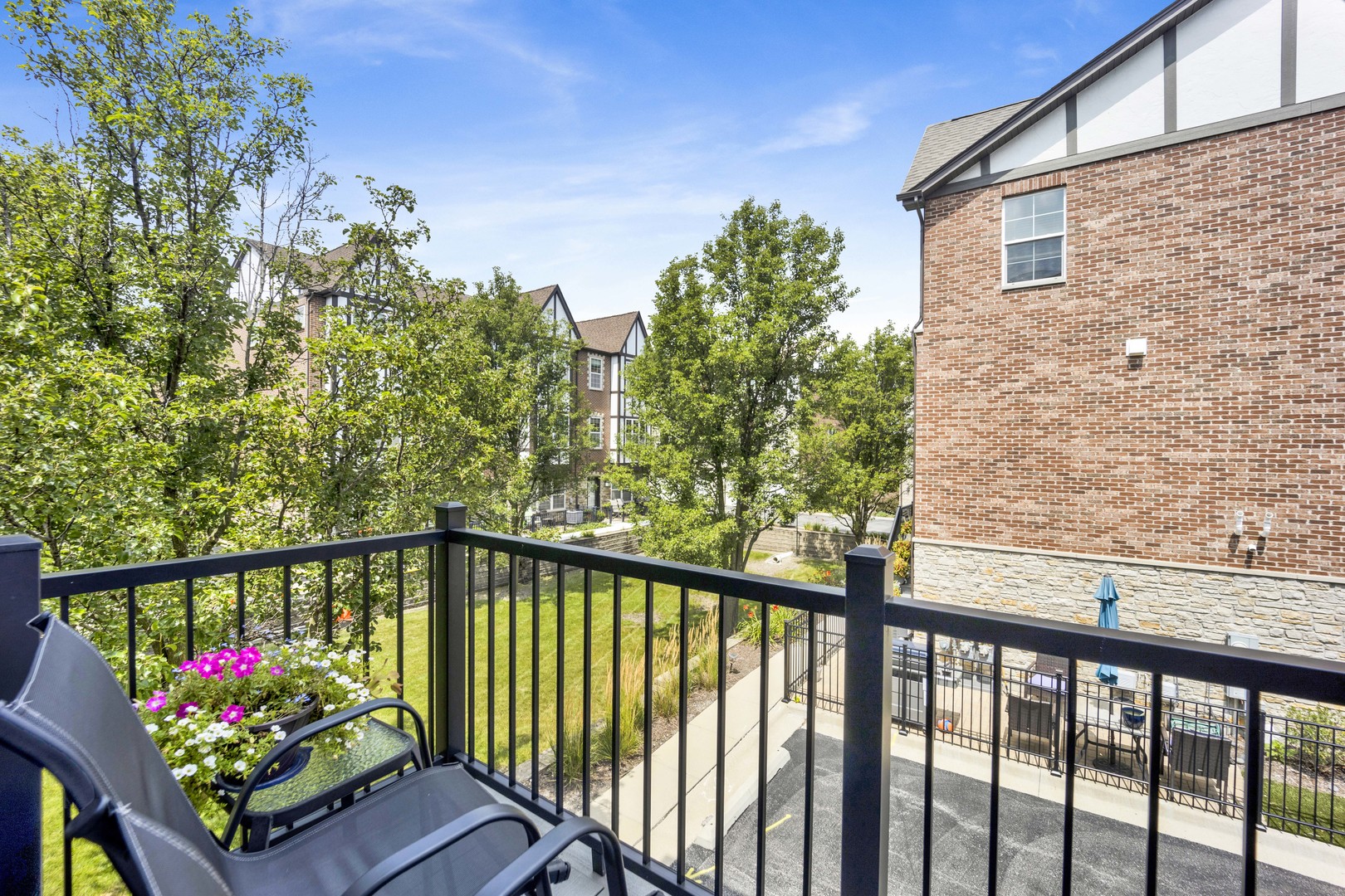 250 E Kenilworth Avenue, Villa Park, IL 60181