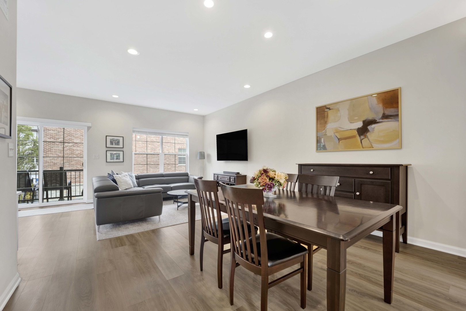250 E Kenilworth Avenue, Villa Park, IL 60181