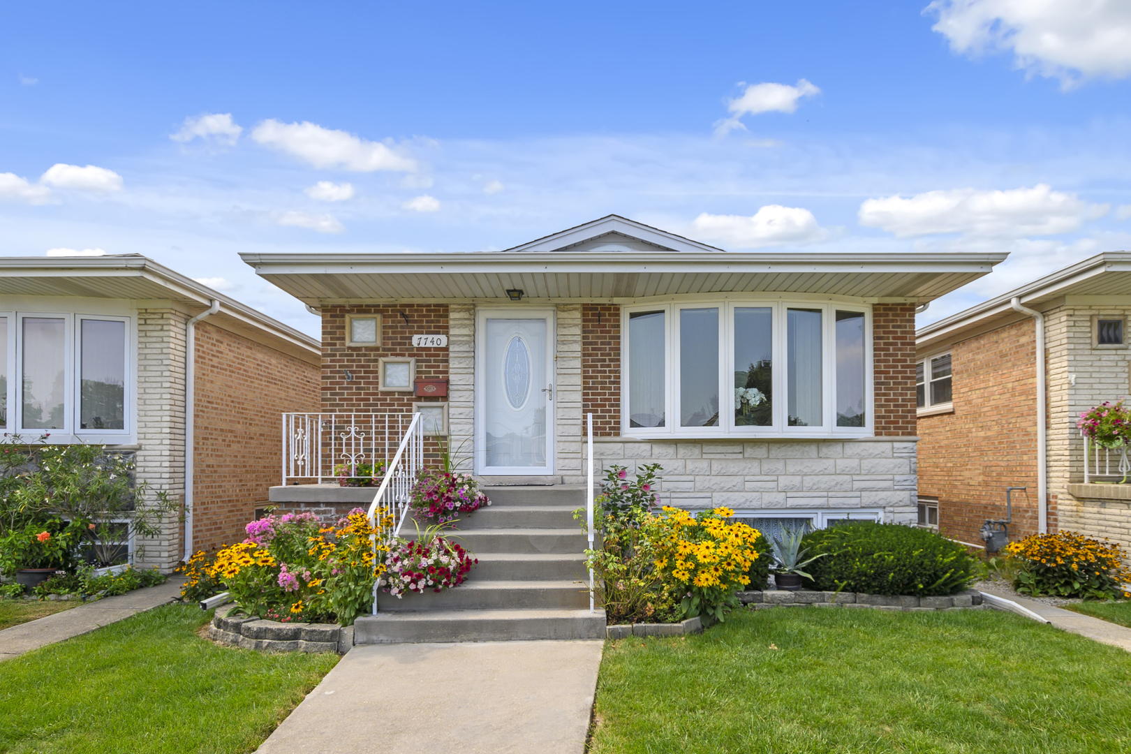 7740 Meade Avenue, Burbank, IL 60459