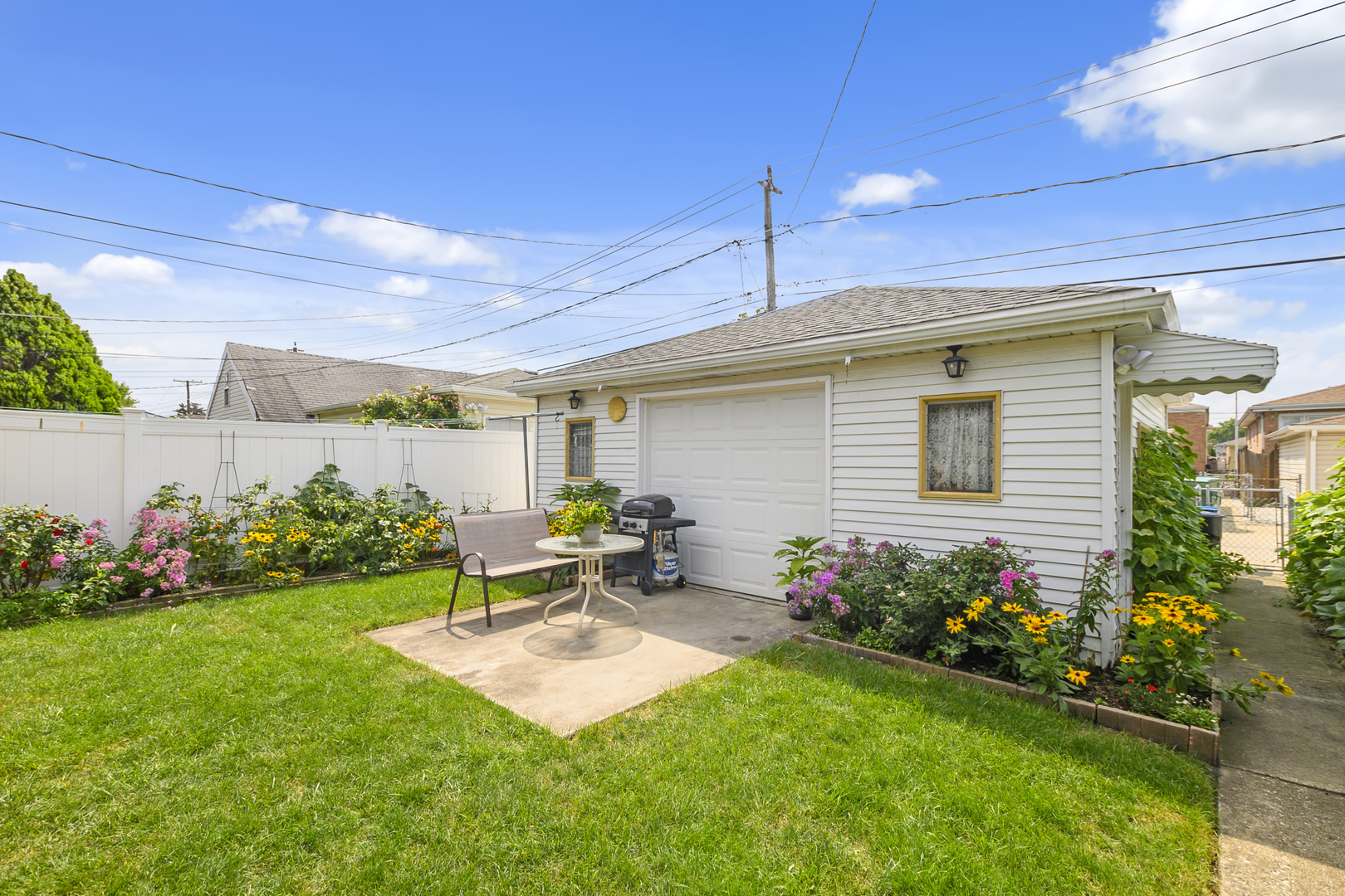 7740 Meade Avenue, Burbank, IL 60459