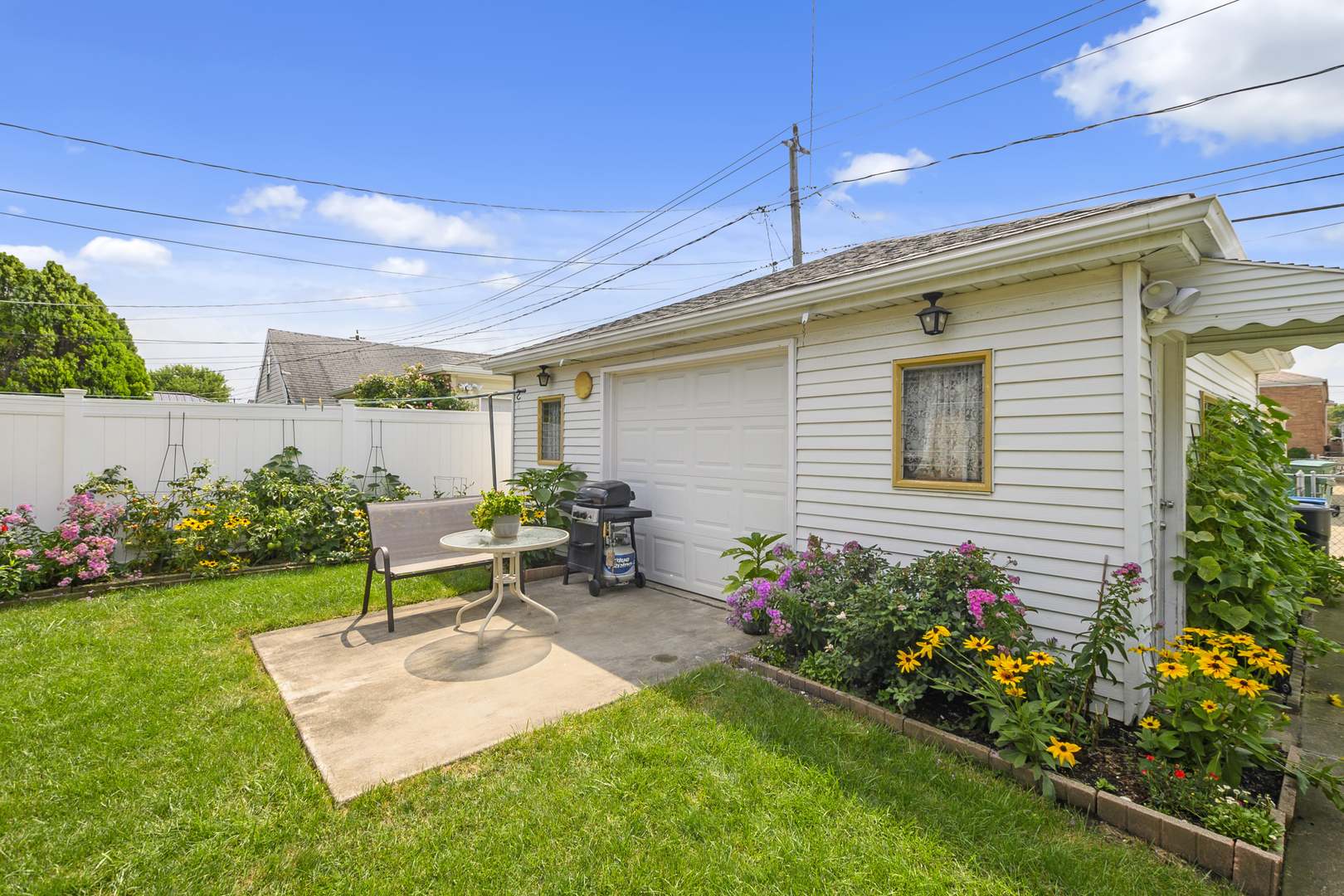 7740 Meade Avenue, Burbank, IL 60459