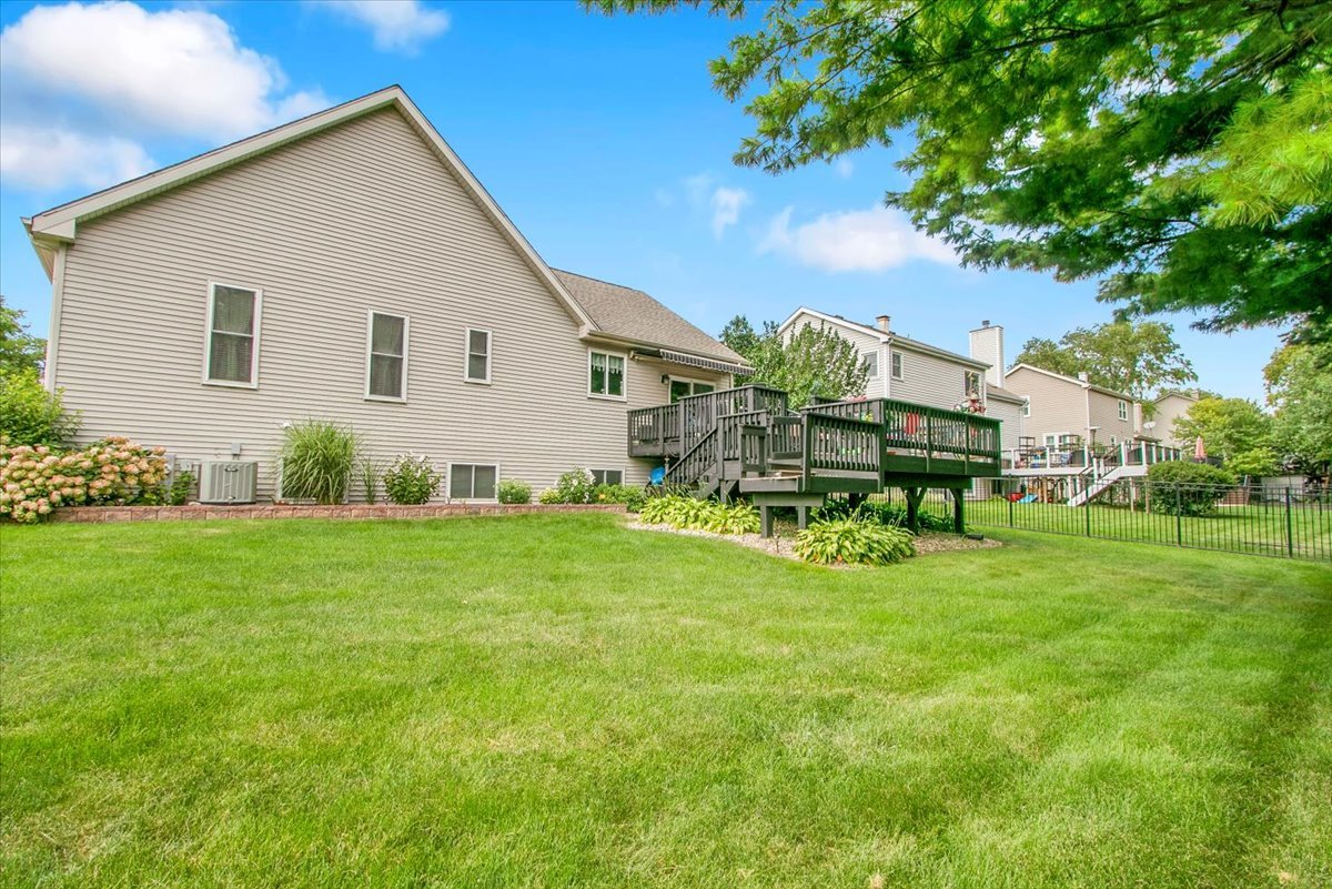 367 Wildwood Drive, North Aurora, IL 60542