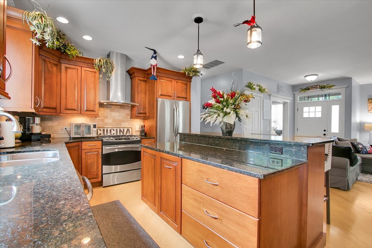 367 Wildwood Drive, North Aurora, IL 60542
