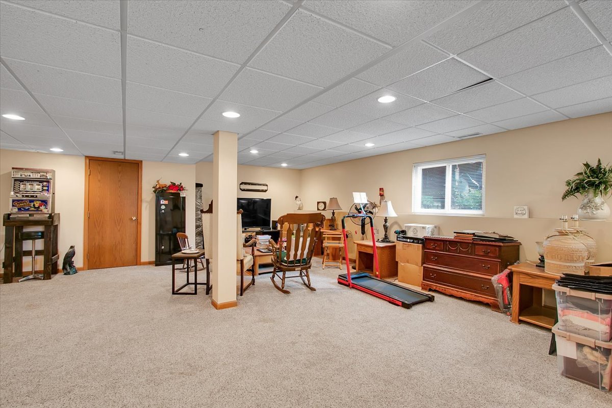 367 Wildwood Drive, North Aurora, IL 60542