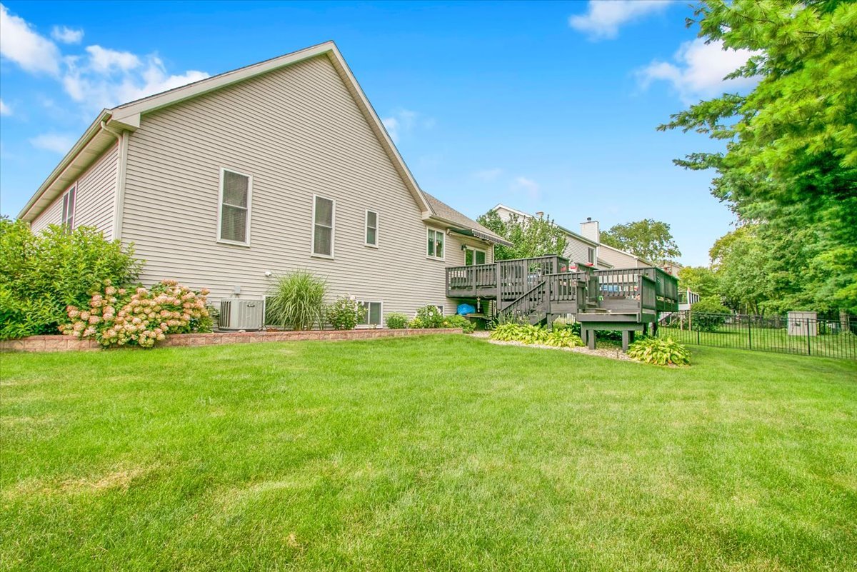 367 Wildwood Drive, North Aurora, IL 60542
