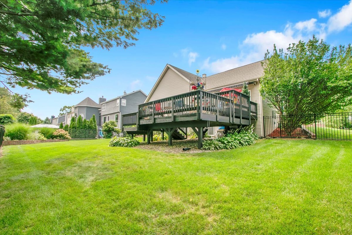 367 Wildwood Drive, North Aurora, IL 60542