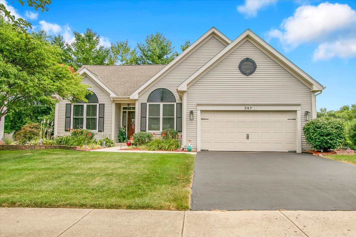 367 Wildwood Drive, North Aurora, IL 60542
