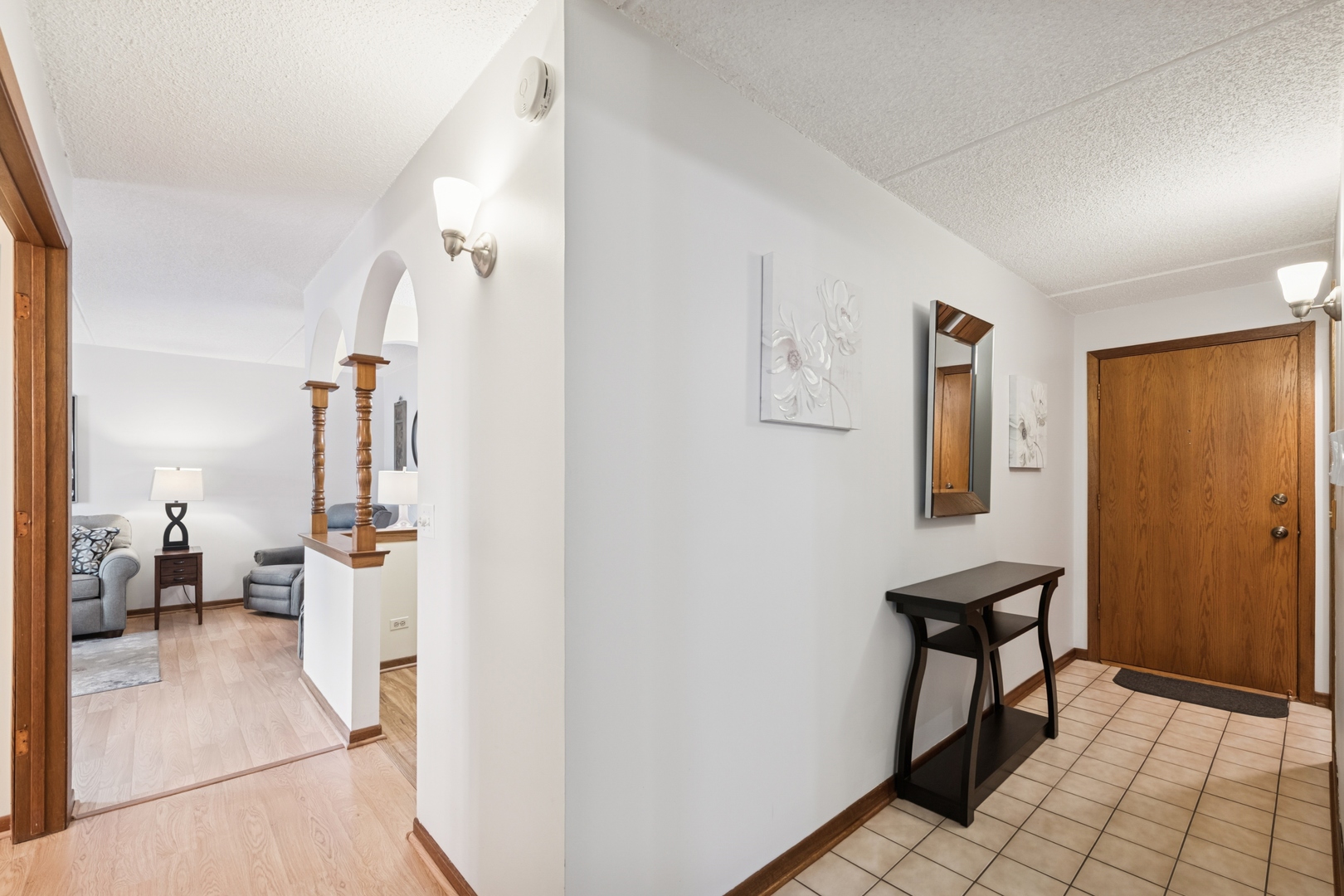 6455 W Belle Plaine Avenue #208, Chicago, IL 60634