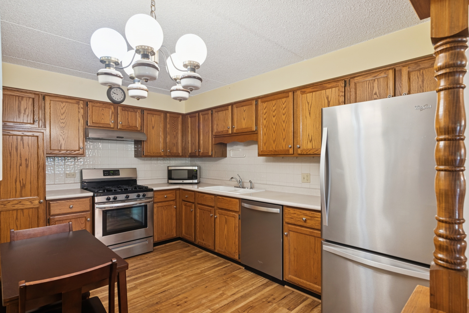 6455 W Belle Plaine Avenue #208, Chicago, IL 60634