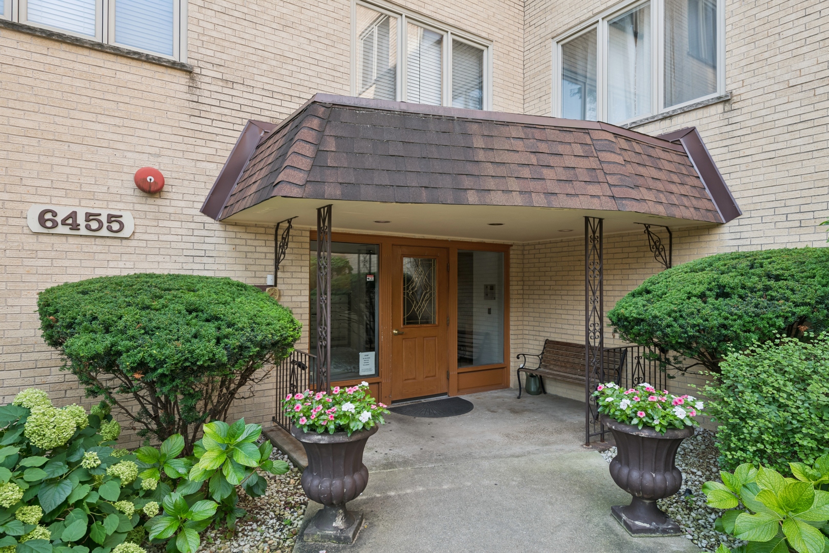 6455 W Belle Plaine Avenue #208, Chicago, IL 60634
