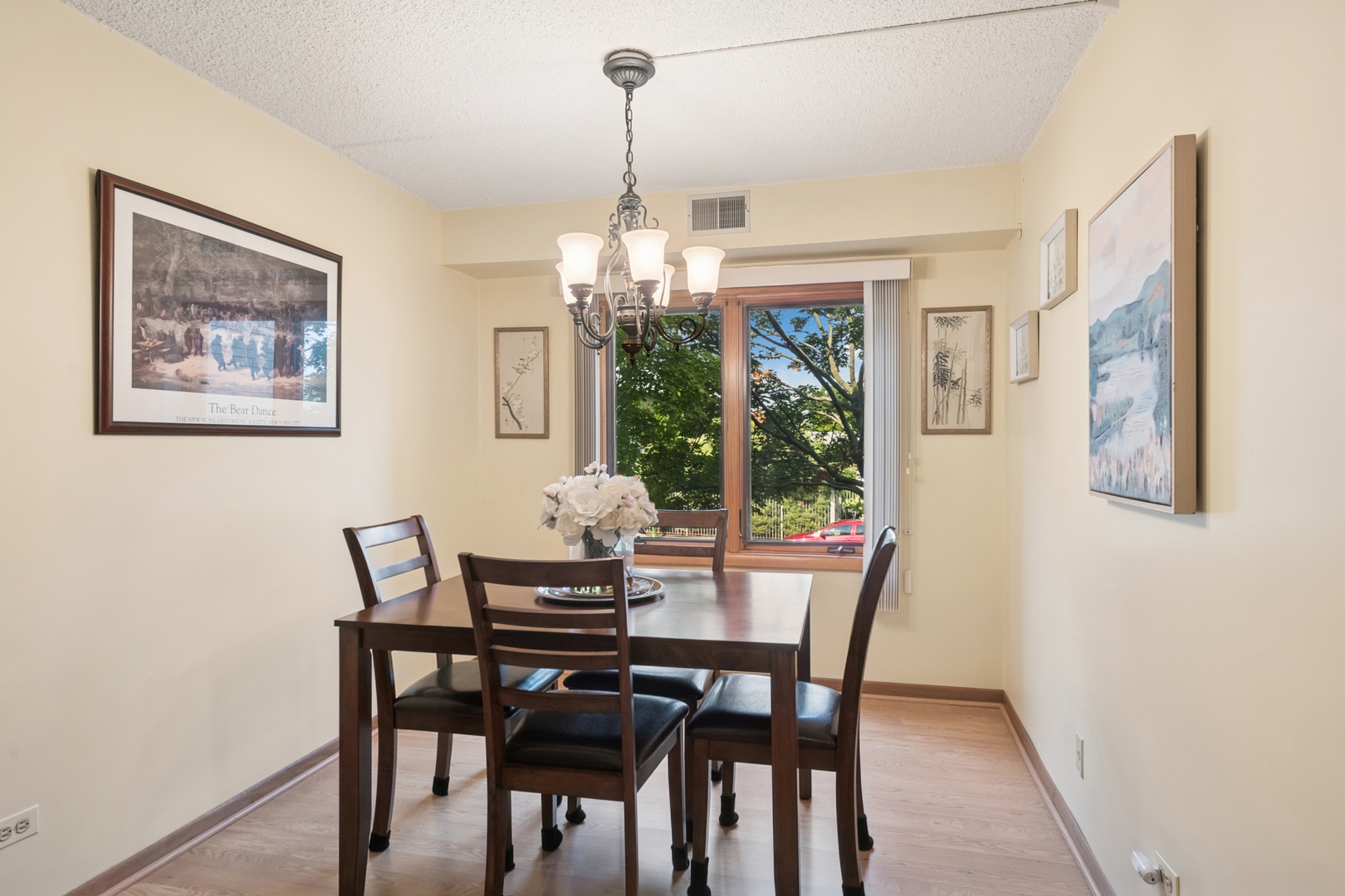 6455 W Belle Plaine Avenue #208, Chicago, IL 60634