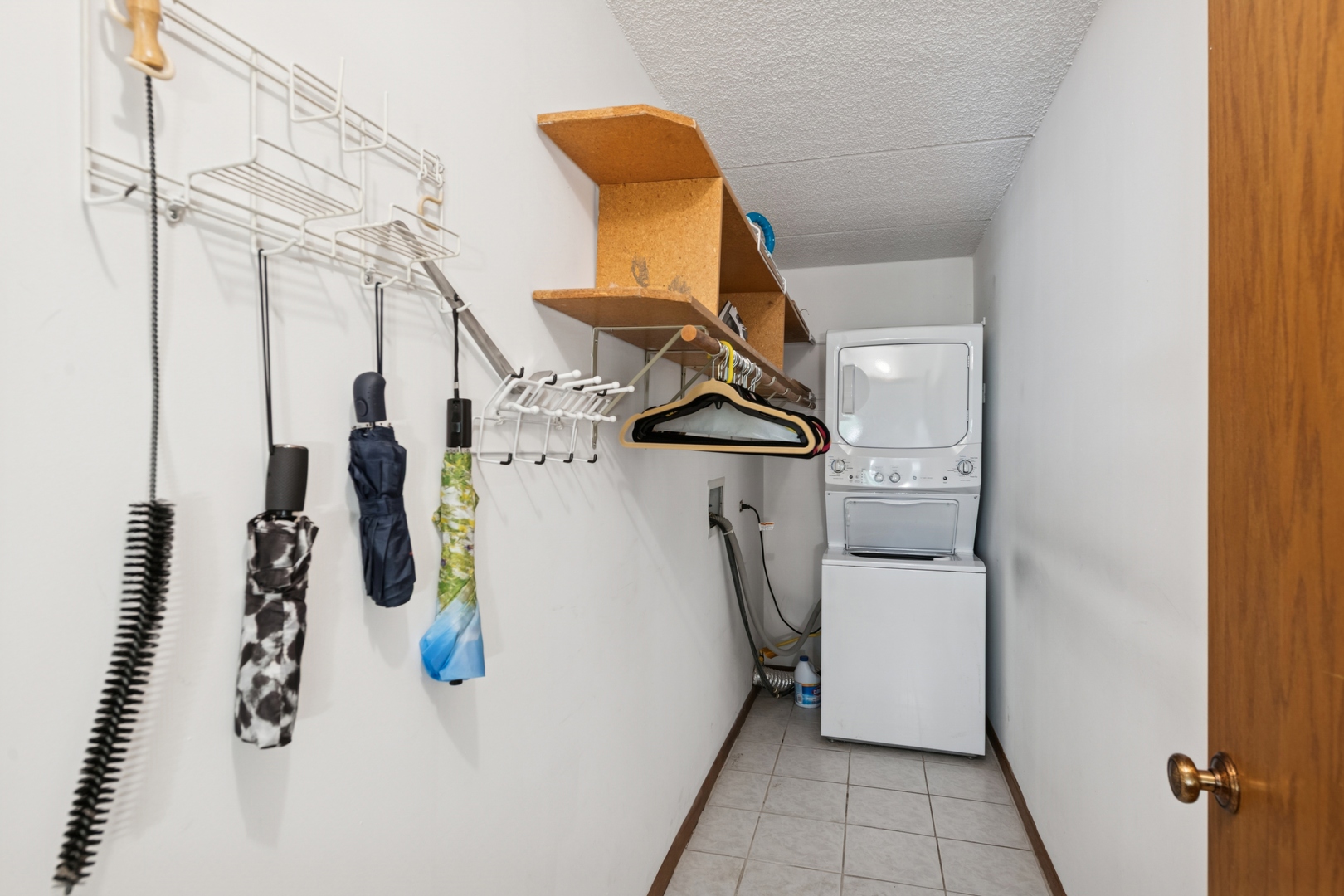6455 W Belle Plaine Avenue #208, Chicago, IL 60634