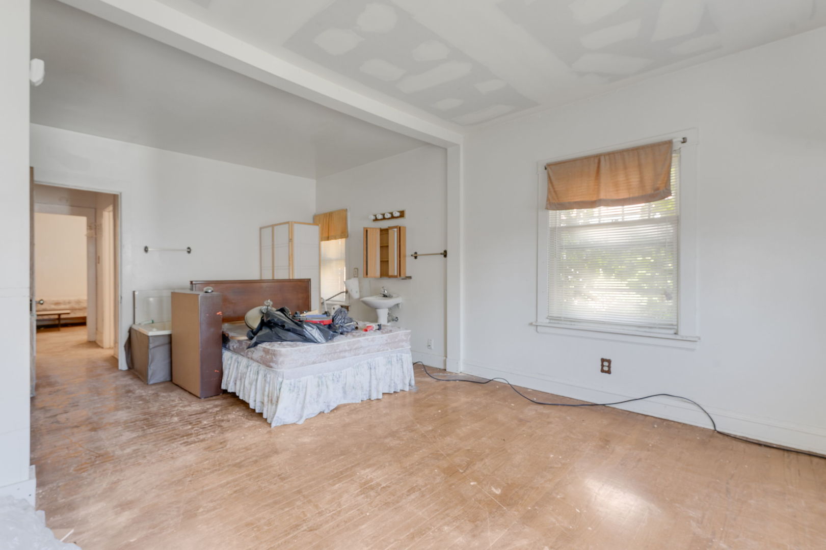 7617 S Crandon Avenue, Chicago, IL 60649