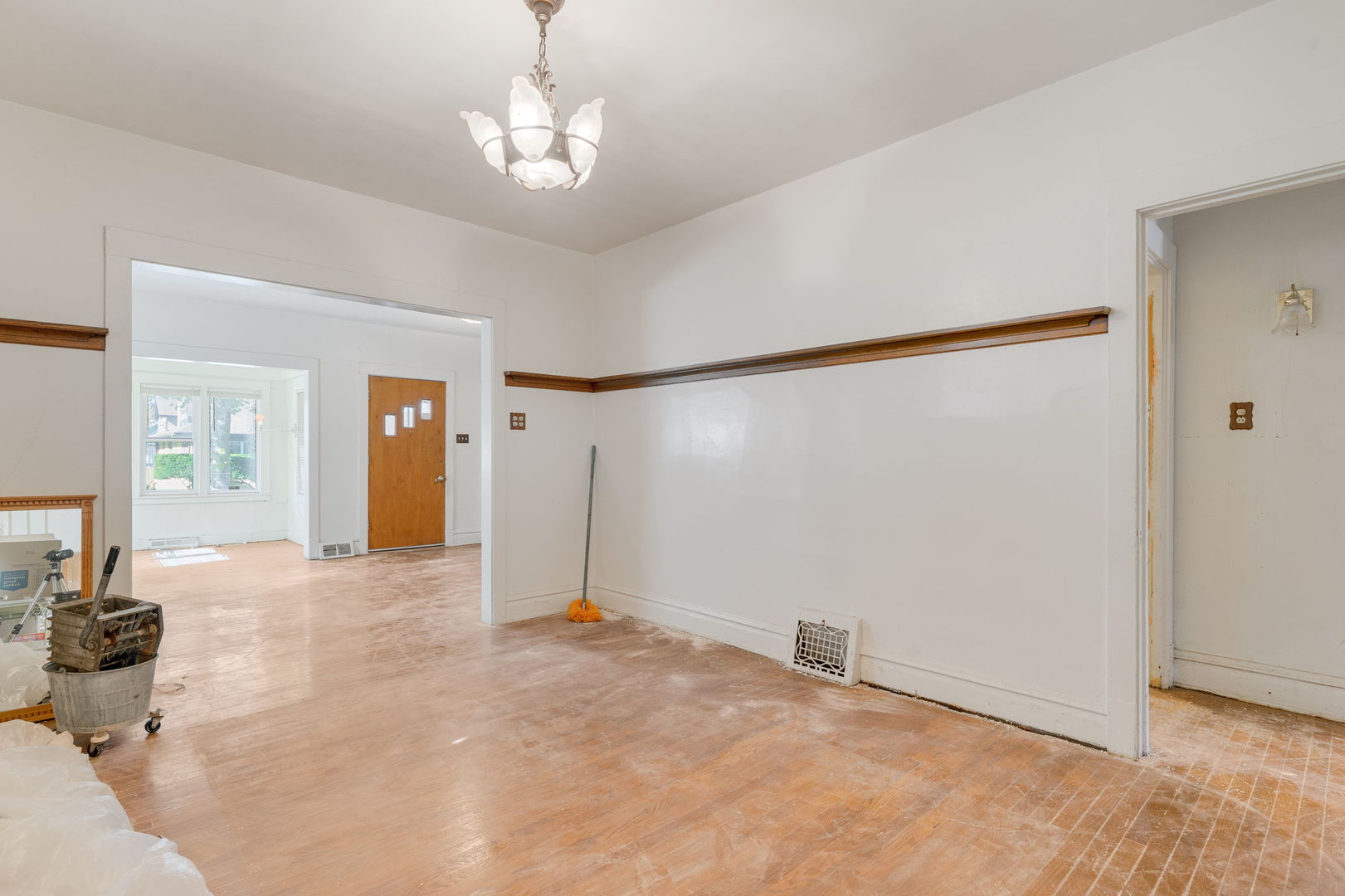 7617 S Crandon Avenue, Chicago, IL 60649