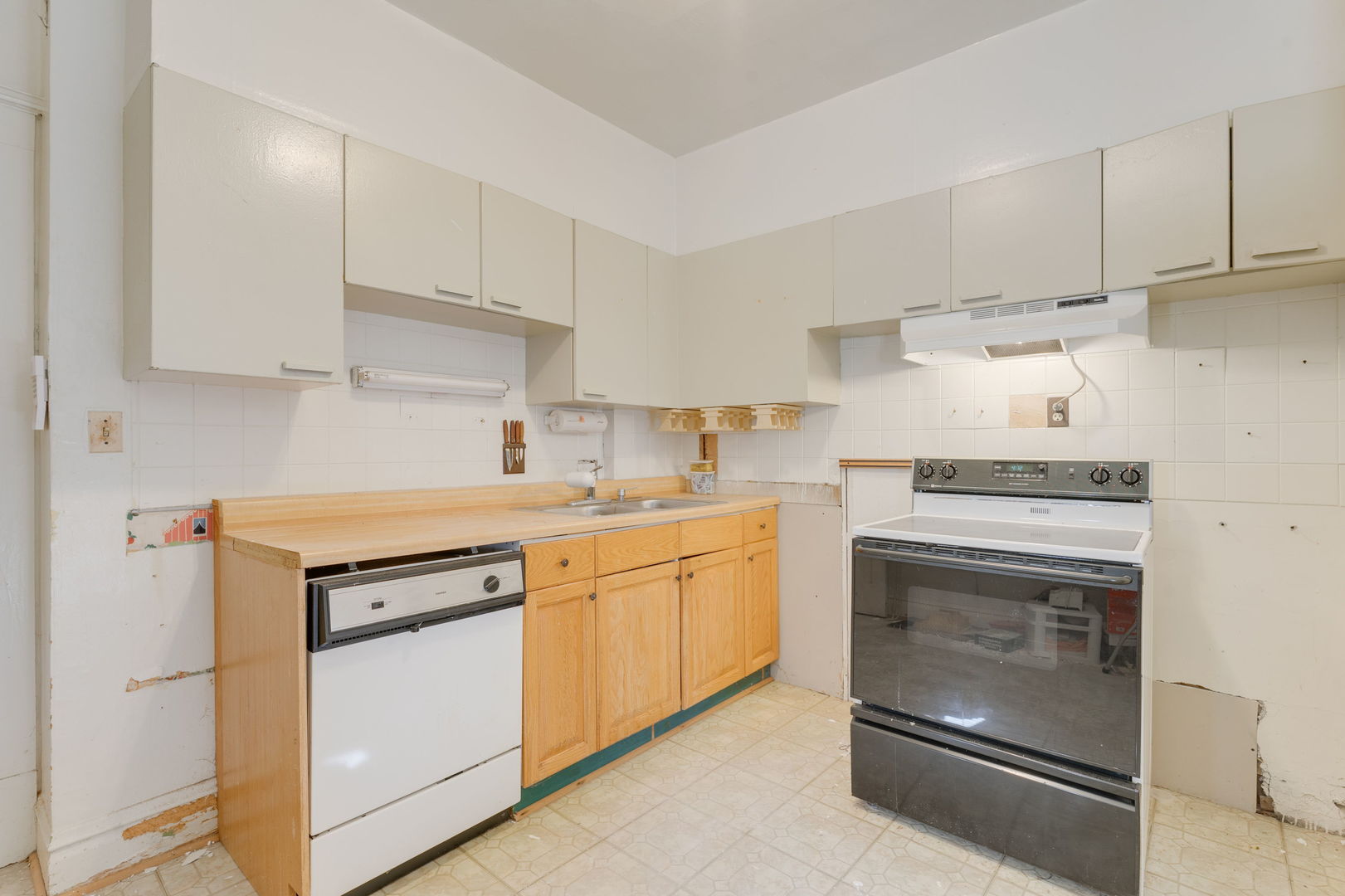 7617 S Crandon Avenue, Chicago, IL 60649