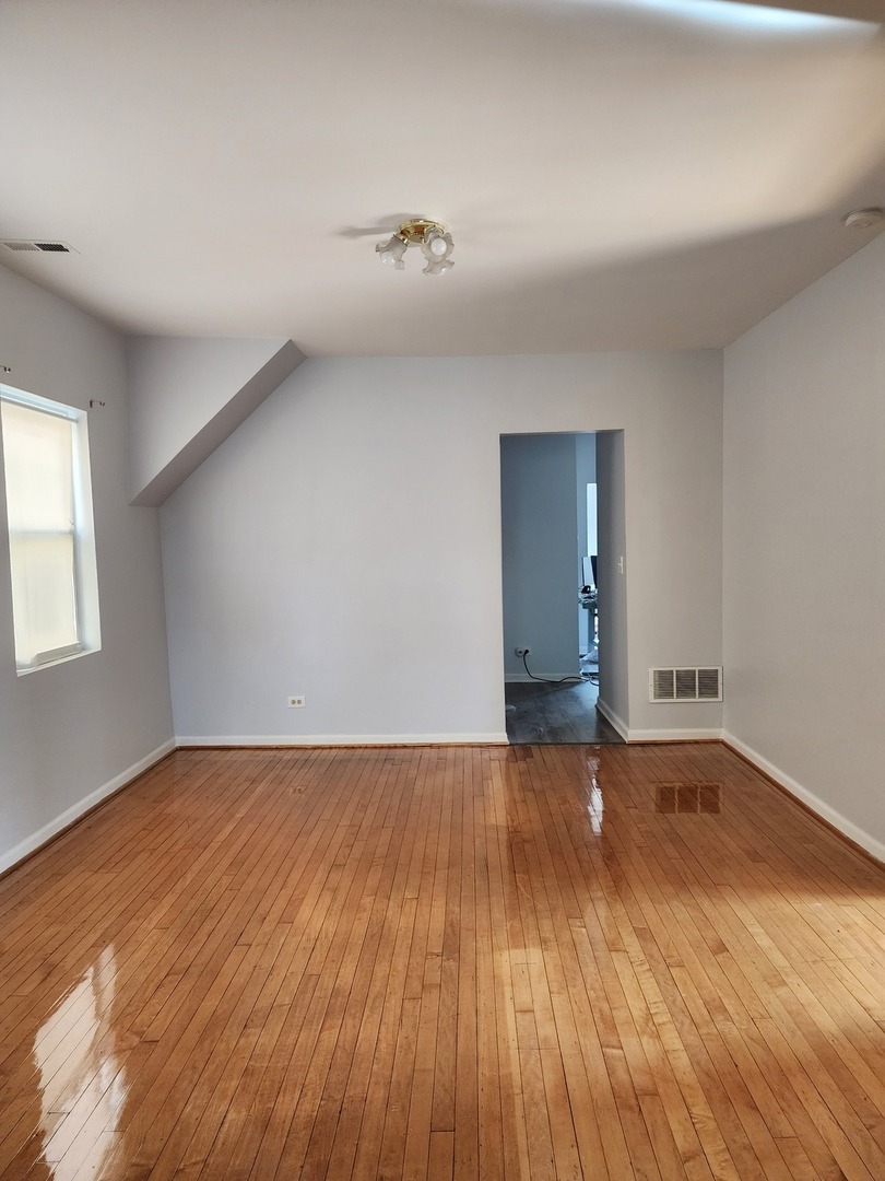 5807 W Walton Street, Chicago, IL 60651
