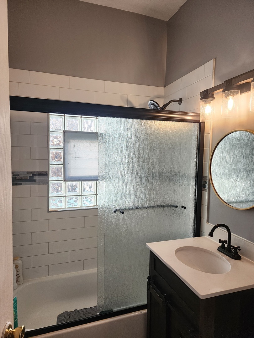 5807 W Walton Street, Chicago, IL 60651