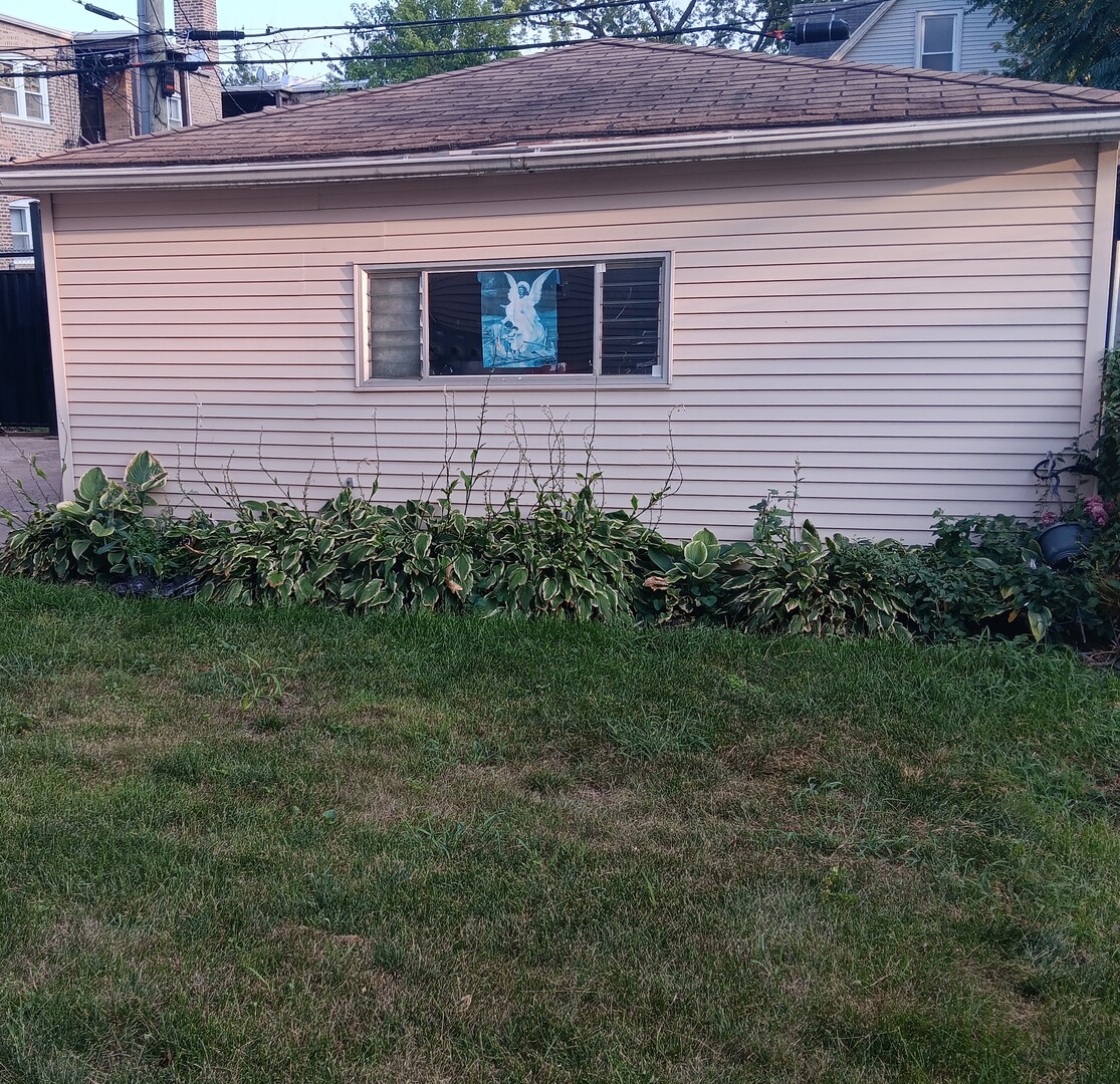 5807 W Walton Street, Chicago, IL 60651