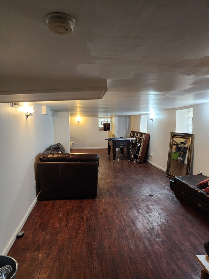 5807 W Walton Street, Chicago, IL 60651