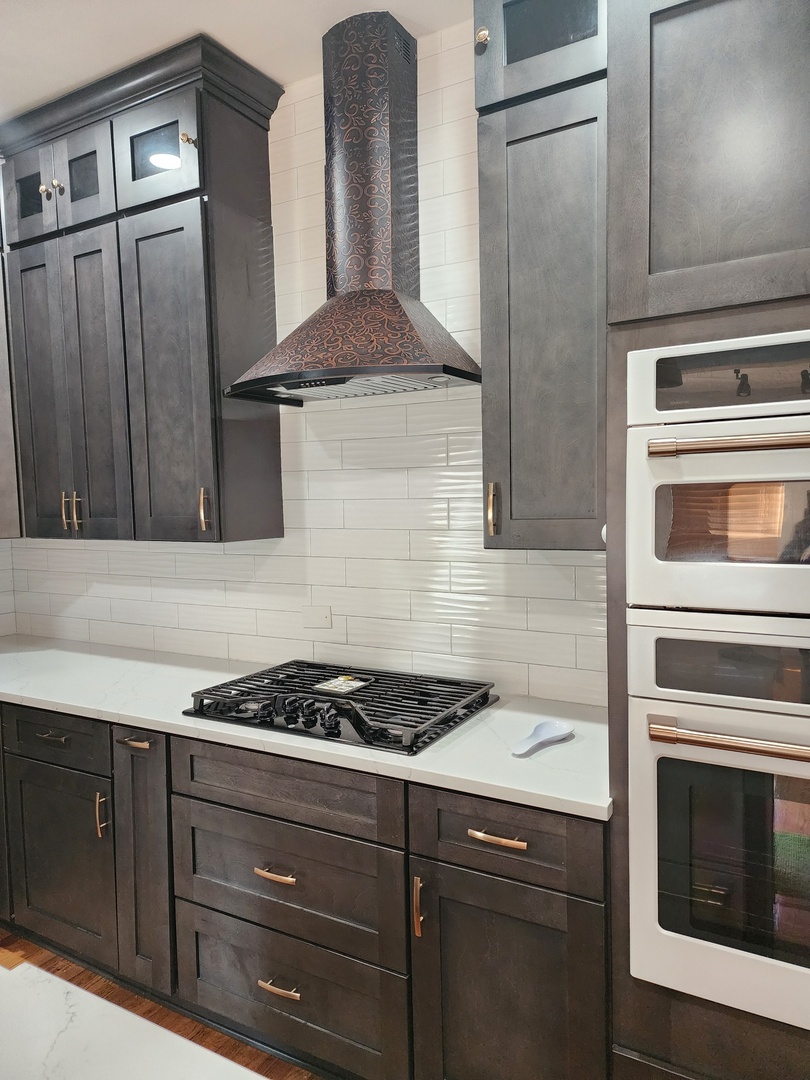 5807 W Walton Street, Chicago, IL 60651
