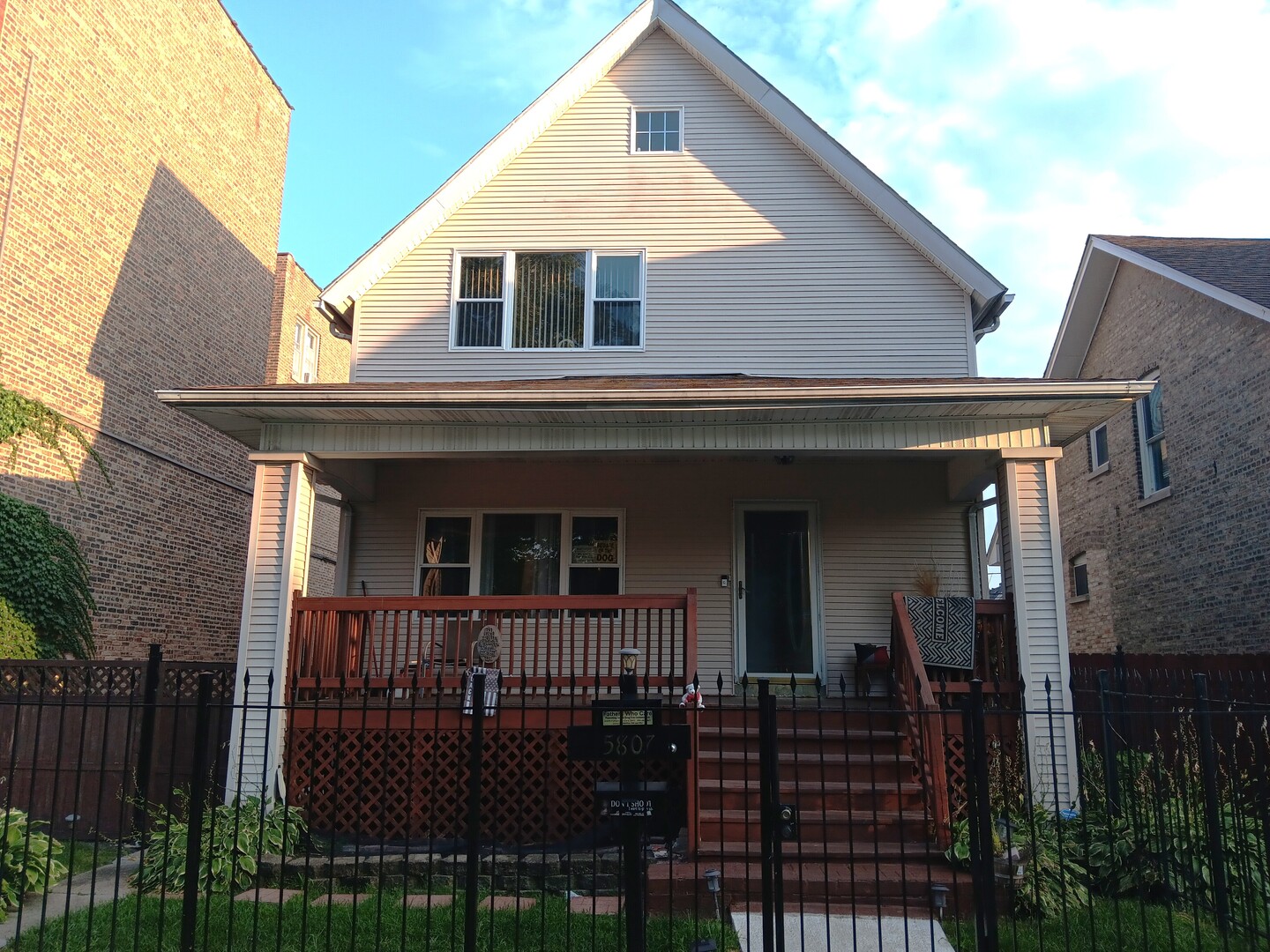 5807 W Walton Street, Chicago, IL 60651