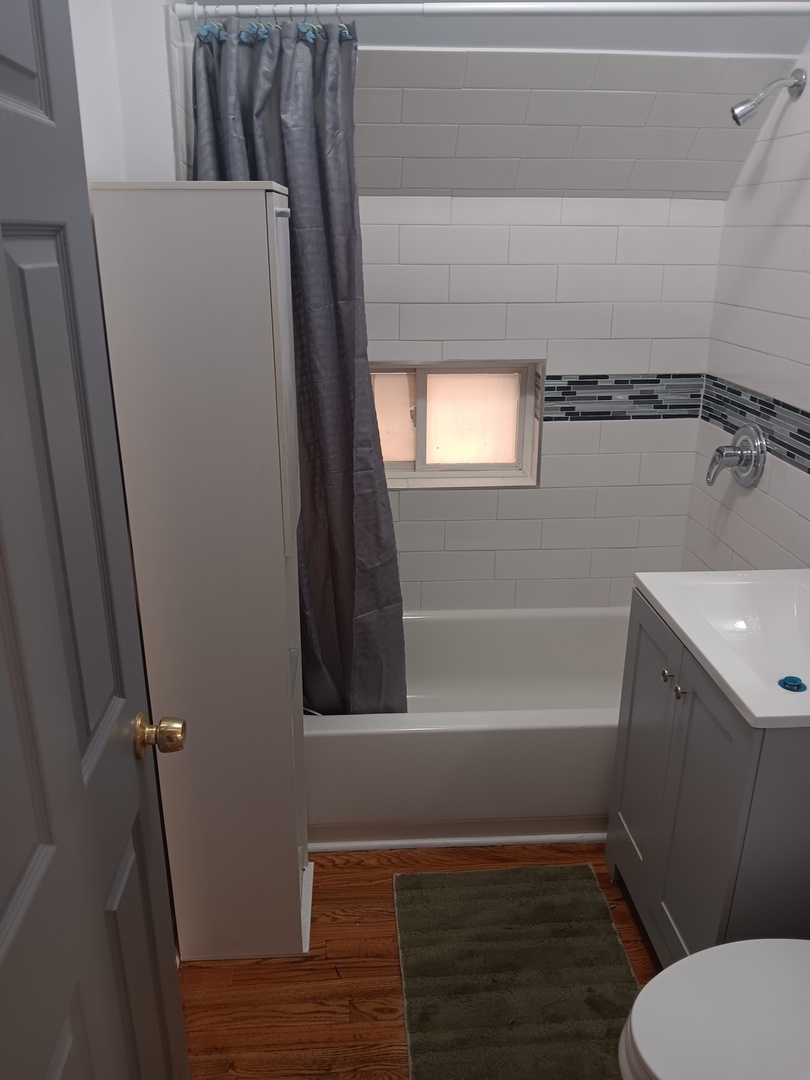 5807 W Walton Street, Chicago, IL 60651