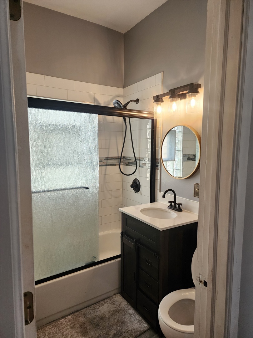 5807 W Walton Street, Chicago, IL 60651