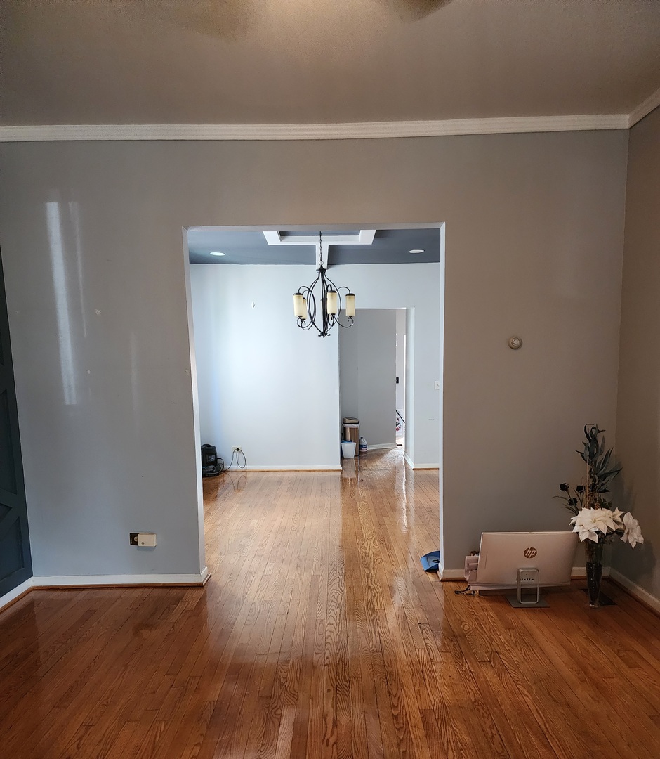5807 W Walton Street, Chicago, IL 60651
