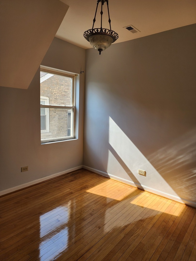 5807 W Walton Street, Chicago, IL 60651